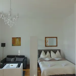 https://rohan-palace-apartment.vienna-besthotels.com