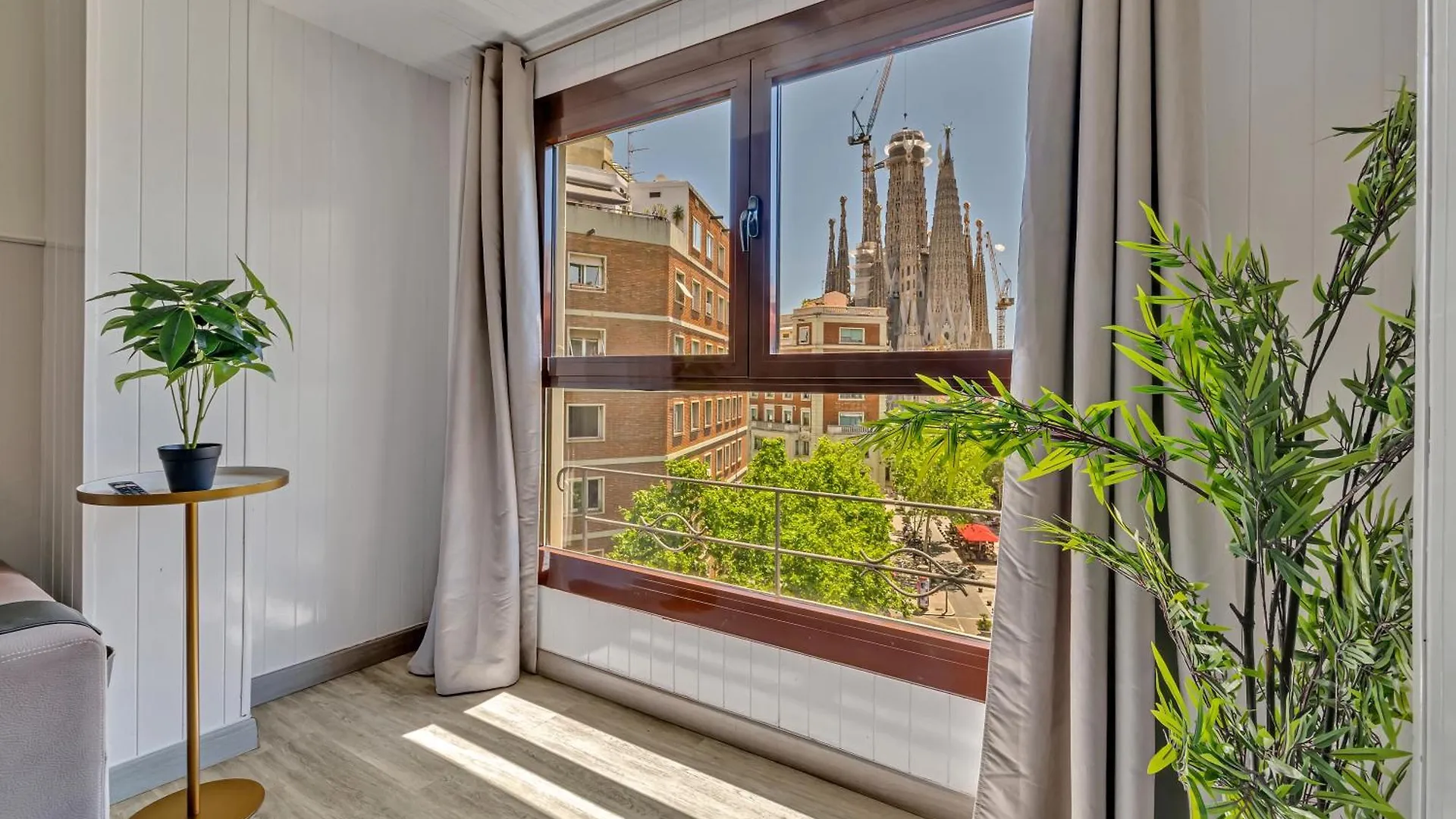 Suite Home Sagrada Familia برشلونة شقة